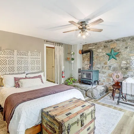 Charming Getaway Less Than 1 Mi To Downtown Lambertville!